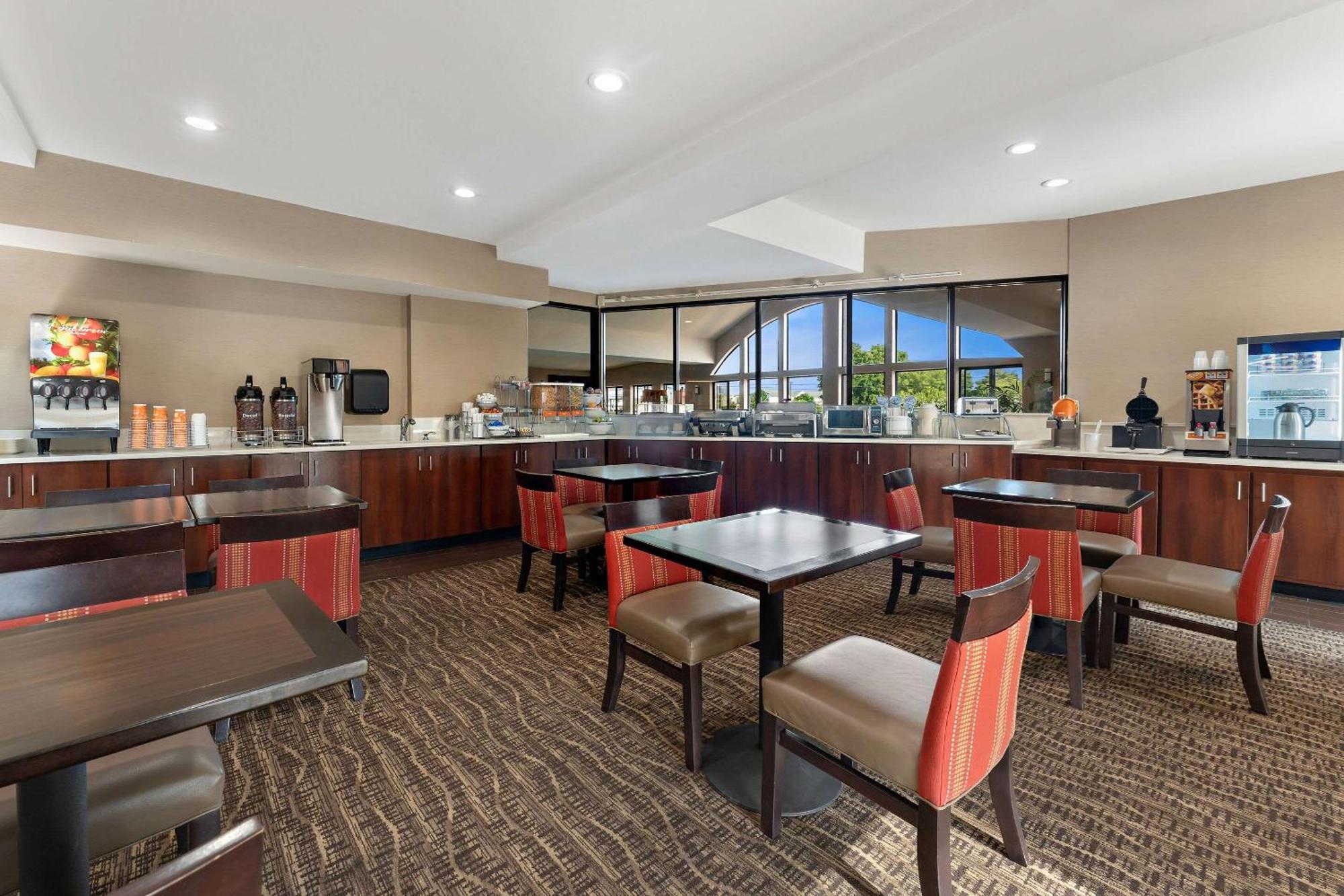 Comfort Suites Near Robins Air Force Base Уорнер-Робинс Экстерьер фото