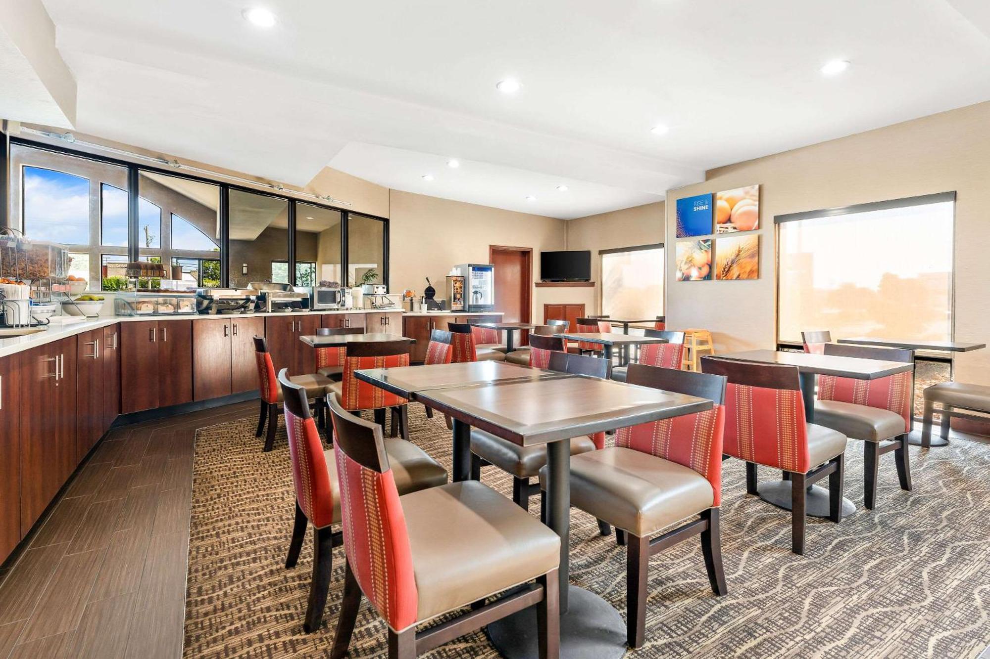 Comfort Suites Near Robins Air Force Base Уорнер-Робинс Экстерьер фото